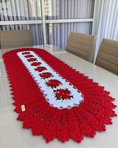 Caminho de mesa em crochê com flores 120x40cm C022