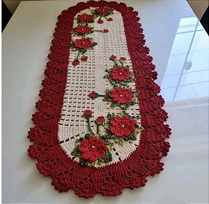 Caminho de mesa em crochê com flores 120x40cm C028