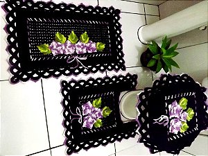 Jogo de tapetes para banheiro em crochê com flores 3 peças JB044