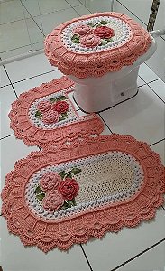 Jogo de tapetes para banheiro em crochê 3 peças com flores JB047