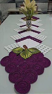 Caminho de mesa uva em crochê 120x40cm  C050