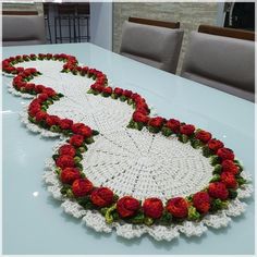 Caminho de mesa em crochê com flores 120x50cm  C051