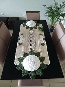 Caminho de mesa em crochê flor gigante 150x50cm  C066