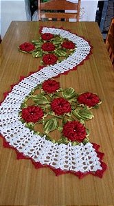 Caminho de mesa em crochê espiral com flores 150x50cm  C080
