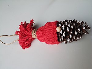 Papai Noel em Macramê Vermelho com barba em pinha