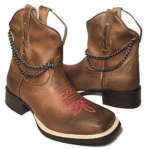 Bota Texana Feminina Brown Metais Cano Curto Sola Preta Bico Quadrado