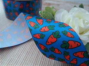 Fita de Cetim Número 9 (38mm) Azul Capri Estampa Cenourinhas ### PONTA DE ESTOQUE ###