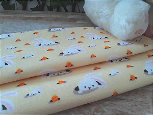 Feltro Laranja Estampado com Coelhinhos e Cenouras - 25cm x 1,40m