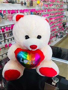 Urso fofo com coração