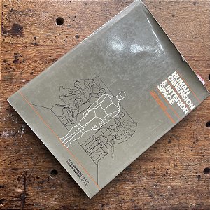 Human Dimension & Interior Space: A Source Book of Design Reference Standards - LIVRO USADO