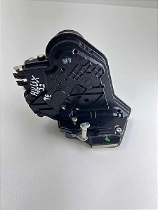 Fechadura Porta Traseira Esquerda Toyota Hilux 2016 A 2022