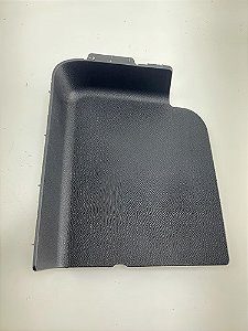 Acabamento Traseiro Esquerdo Porta Mala Tracker 2017 A 2019 Preto