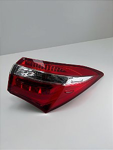 Lanterna Direita Toyota Corolla Altis 2015 A 2017 Avaria Direito/passageiro Vermelho