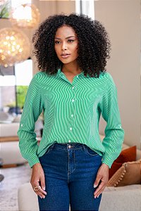 CAMISA FEMININA OVERSIZED GOLA TRADICIONAL EM VISCOLINHO LISTRADO VERDE