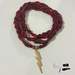 Guia de Iansa marrom e vermelha