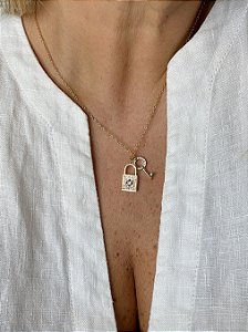 Colar Feminino Cadeado Chave Gold cravejado