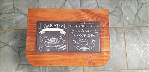 Mini Balcão de Madeira (decoração em revestimento cerâmico).