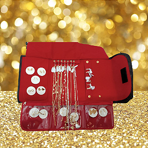 Estojo de pano com peças variadas