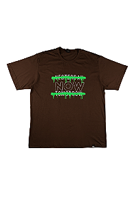 Camiseta Plus Size Yesterday Now Tomorrow HF