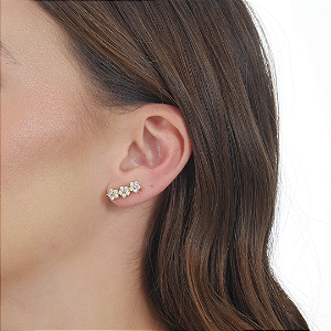 BRINCO EAR CUFF FLORES, CRAVEJADO EM ZIRCÕNIAS E BANHO DE OURO 18K