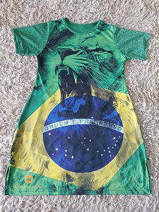 Bata Leão e Bandeira do Brasil