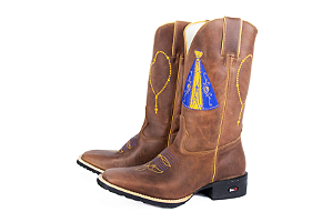 Bota Unissex Mr West - Cor: Fóssil Tabaco/ Bordado Nossa Senhora/ Bico Quadrado/ Solado Flex - Outlet