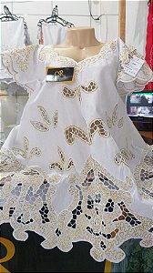 Bata Rechilieu Branca e fio dourado simbolo Machado