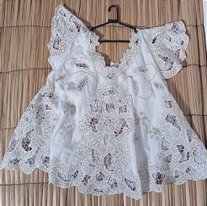 Bata bordado branco com fio dourado