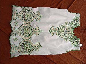 Vestido bordado verde com fio dourado peça unica