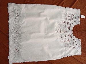 Vestido bordado branco com fio prata  peça unica