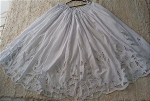 Saia bordada branco  5mt de roda