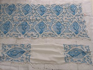 Conjunto pano da costa & pano de cabeça  bordado azul com fio dourado