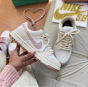 Tênis Nike Bege/ rosa