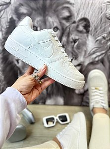 Tênis Nike todo branco
