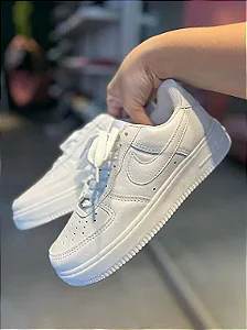 Tênis Nike todo branco