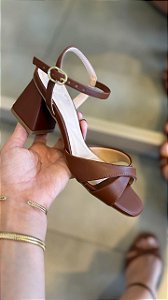 Sandália salto grosso