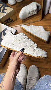 Tênis Dunk Nike Bege