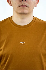 CAMISETA ALGODÃO LOGO MAGUN CARAMELO