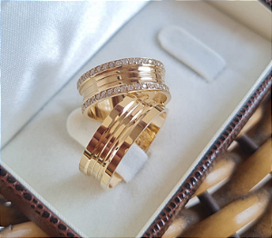 PAR DE ALIANÇAS CRAVEJADA 7MM - OURO 10K
