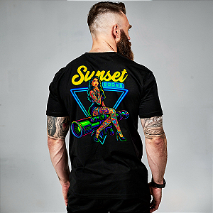 Camiseta Sunset Goons – Neon Launcher Girl - Mamba Army