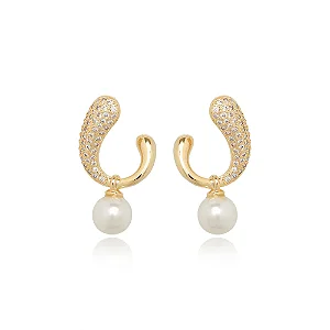 Brinco Cravejado com Pérola Pendente • Banhado a Ouro 18k