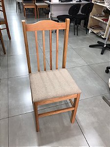 Cadeira Dora em Madeira Maciça Encosto Ripado