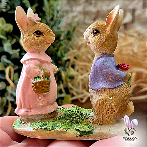 Casal de Coelhos com Flores