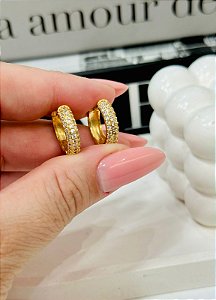 ARGOLA CRAVEJADA 3 FIOS DE ZIRCÔNIAS BANHADO A OURO 18K