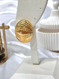 BRINCO ESFERA OVAL TEXTURIZADO ORGÂNICO BANHADO A OURO 18K