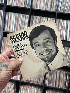 COMPACTO - SERGIO MENDES - Never Gonna Let You Go