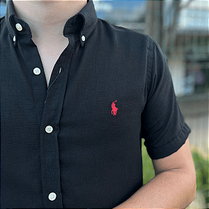 Camisa Social Linho Manga Curta Preto Logo Clássico Vermelho
