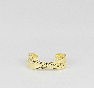 Bracelete Elegante Retorcido com Acabamento Esmaltado