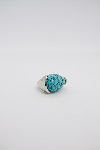 Anel Elegante Pedra Central Azul Marmorizado com Detalhe