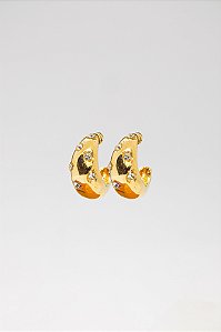 Brinco Elegante Gota Curvada com Pedras Cravejadas Médio